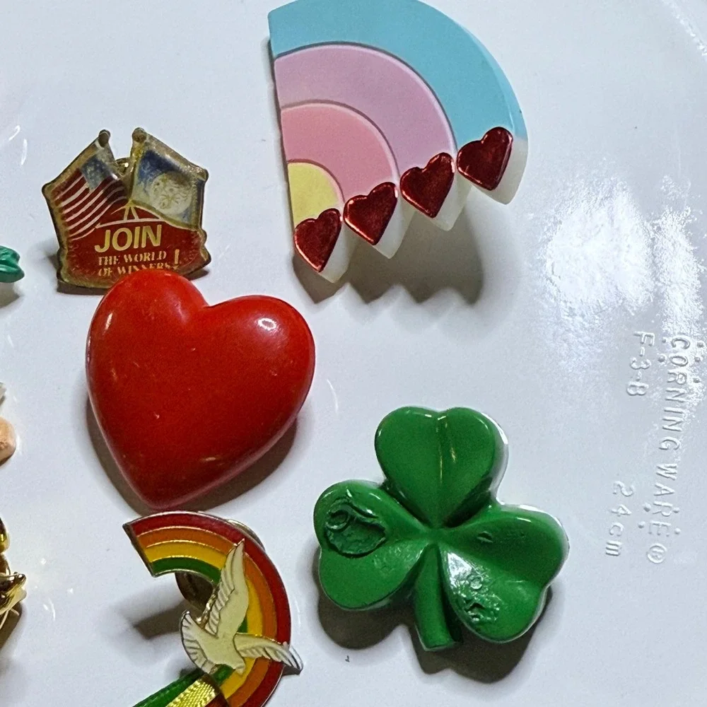 Vintage Lot of Pins Brooches Hearts Angels Flags Rainbows Shamrocks‎